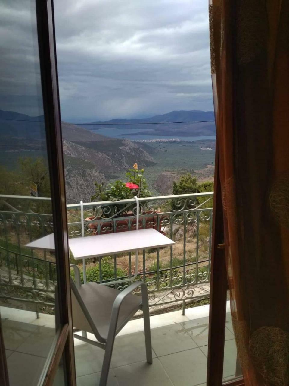 דלפי Sun View Guesthouse מראה חיצוני תמונה